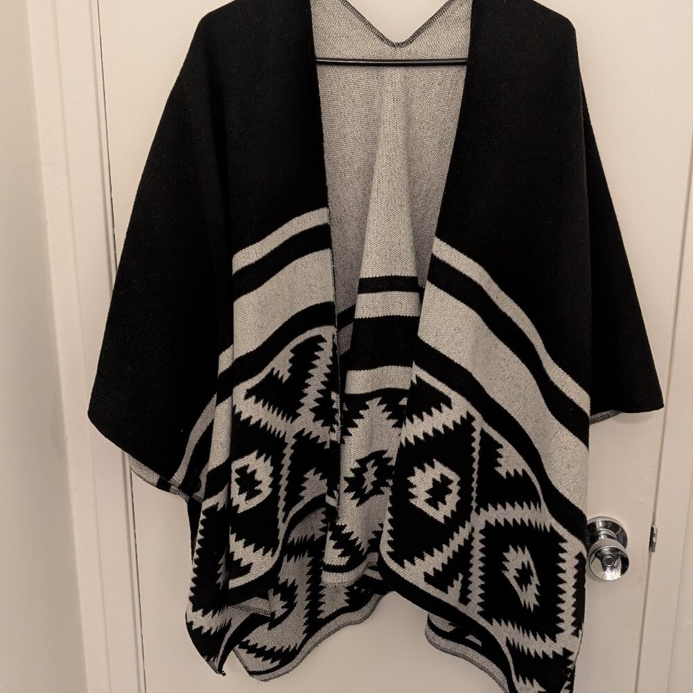 Gap Open Front Poncho | Black & Light Grey | ONE SIZE | Southwestern Style